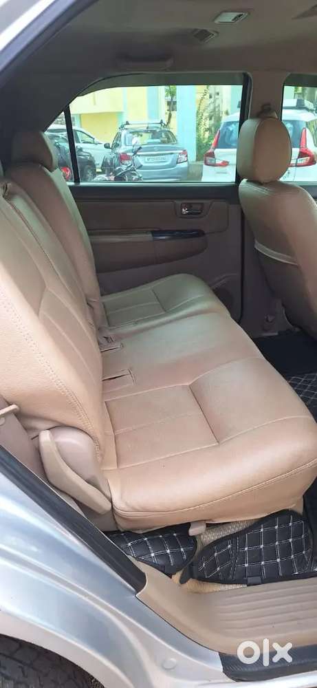 Toyota Fortuner 2012 Diesel 282000 Km Driven