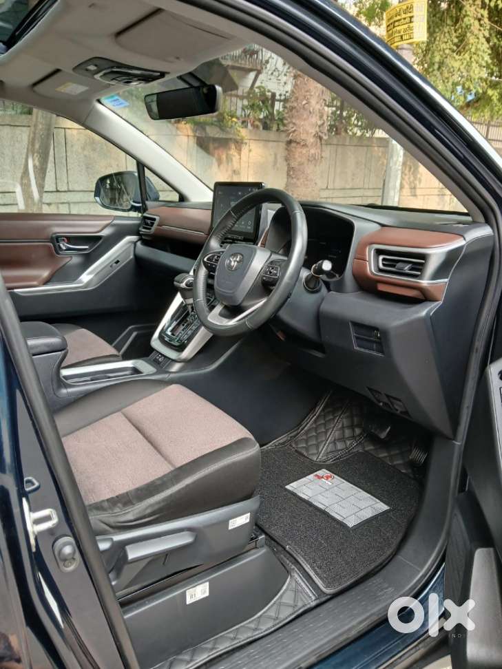 Toyota Innova Hycross 2.0 Vx (o) Hybrid 7 Str, 2024, Petrol