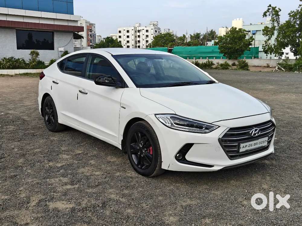 Hyundai New Elantra 2016 Diesel 132000 Km Driven