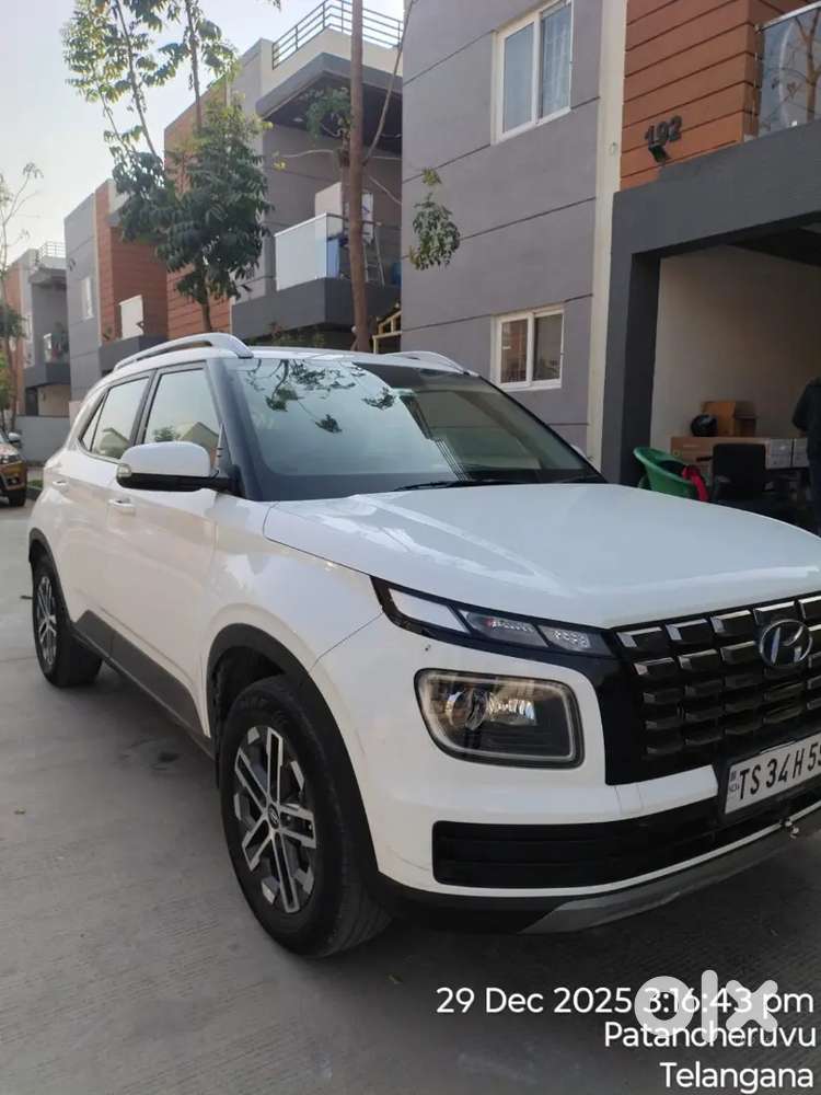 Venu Sx Diesel 1.5 Showroom Track Vehicle