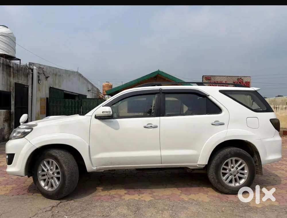 Toyota Fortuner 2013 Petrol 150000 Km Driven