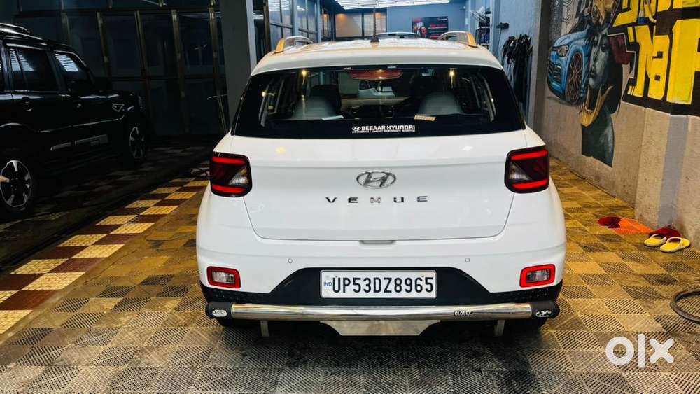 Hyundai Venue 2021 Petrol 23800 Km Driven