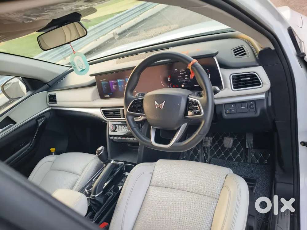 Mahindra Xuv700 Mt 2022/23