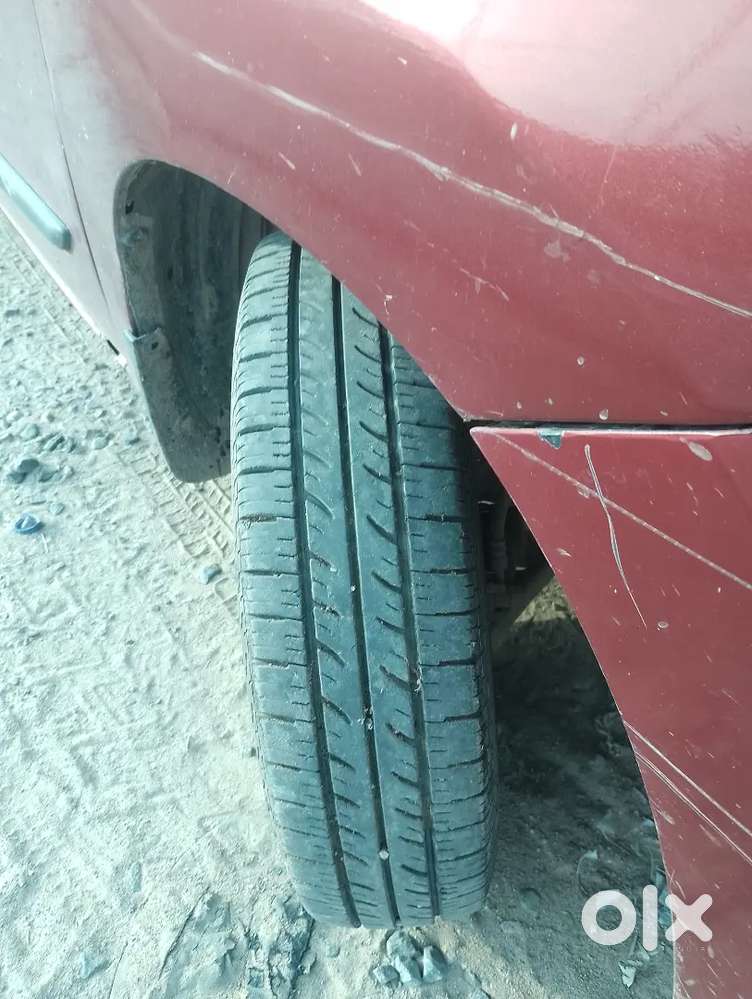 गुड कंडीशन न्यू ब्रांड टायर