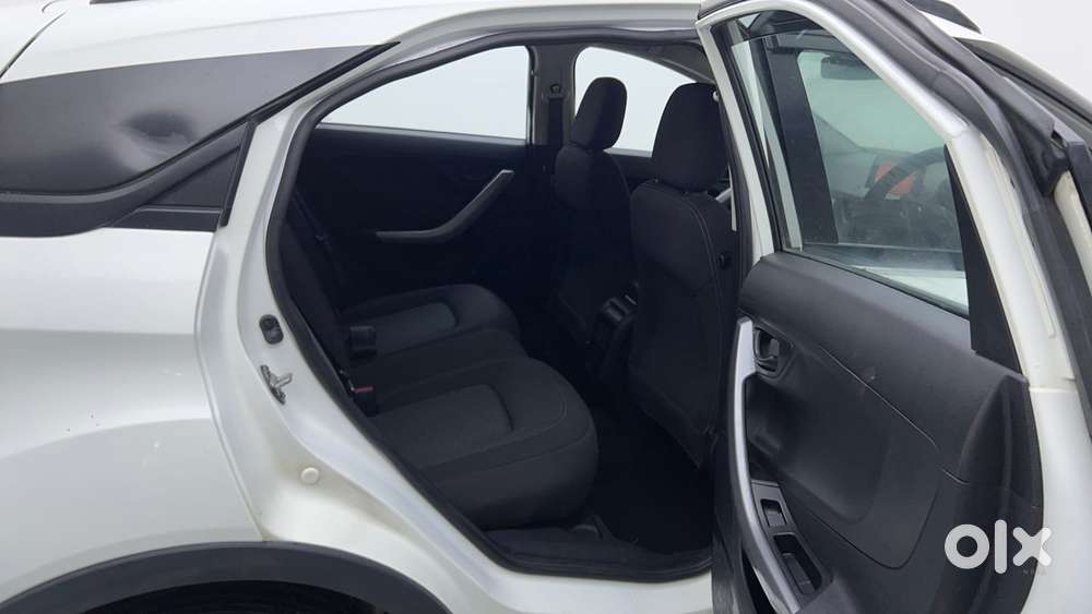 Tata Nexon 1.2 Revotron Xma Amt (s), 2022, Petrol