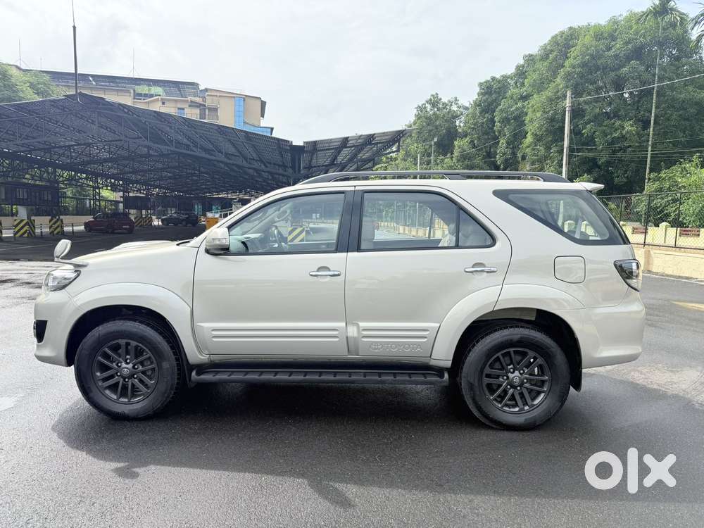 Toyota Fortuner 4x2 Manual, 2015, Diesel