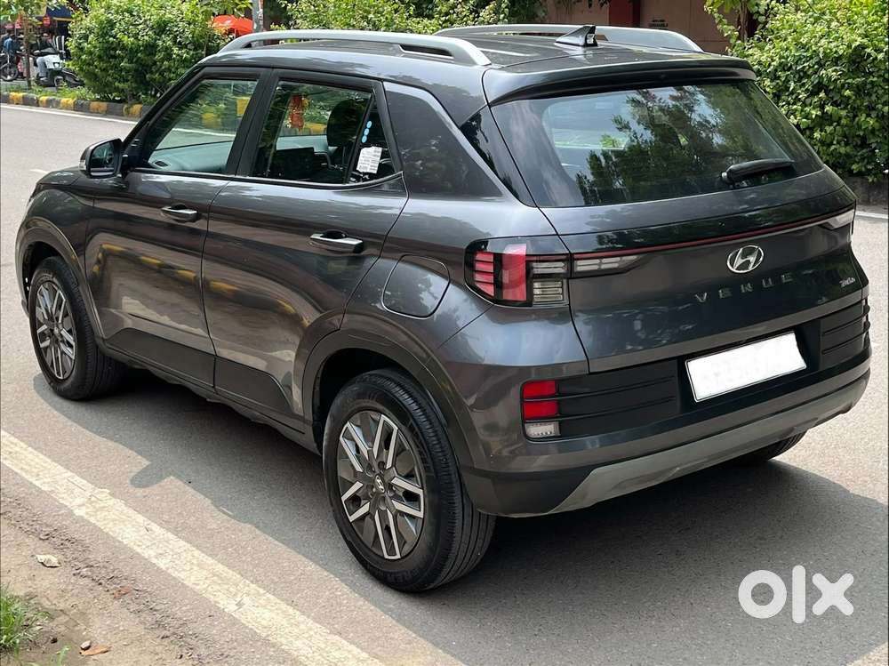 Hyundai Venue 1.0 S (o) Turbo Dct, 2023, Petrol