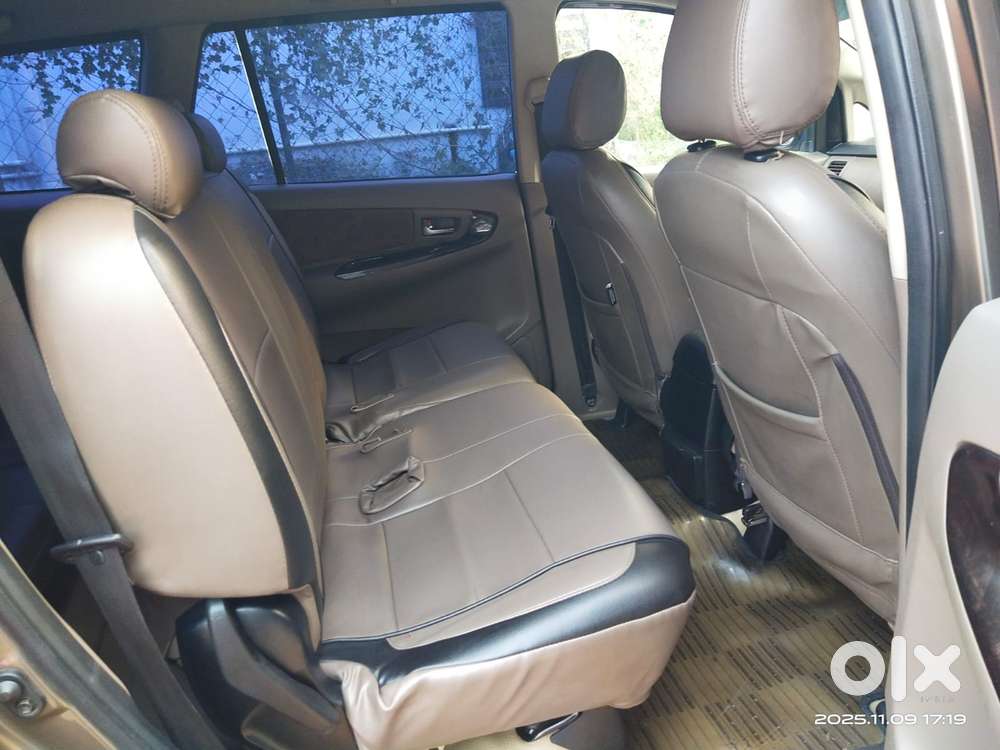 Toyota Innova 2.5 V 8 Str, 2015, Diesel