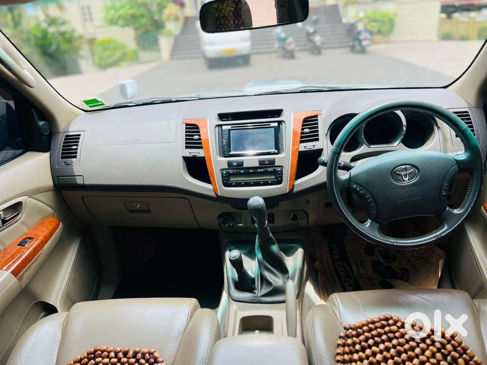Toyota Fortuner 4x2 Manual, 2011, Petrol
