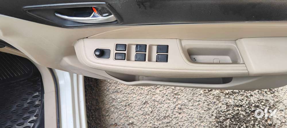 Maruti Suzuki Swift Dzire 1.2 Vxi Bsiv, 2017, Petrol