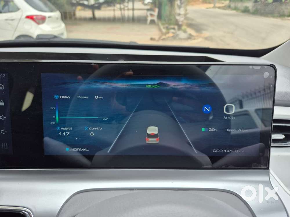 Mahindra Xuv700 Ax 5 Petrol Mt Str (e), 2022, Petrol