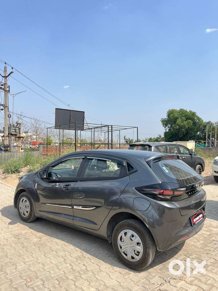 Tata Altroz 1.2 Xe Plus Petrol, 2022, Petrol