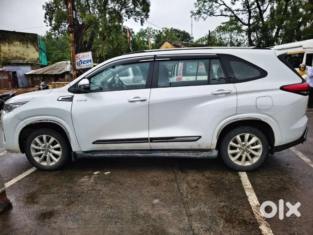 Toyota Innova Hycross 2023