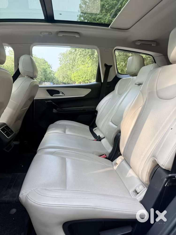 Mahindra Xuv700 2.0 Ax 7 Petrol At Str, 2022, Petrol