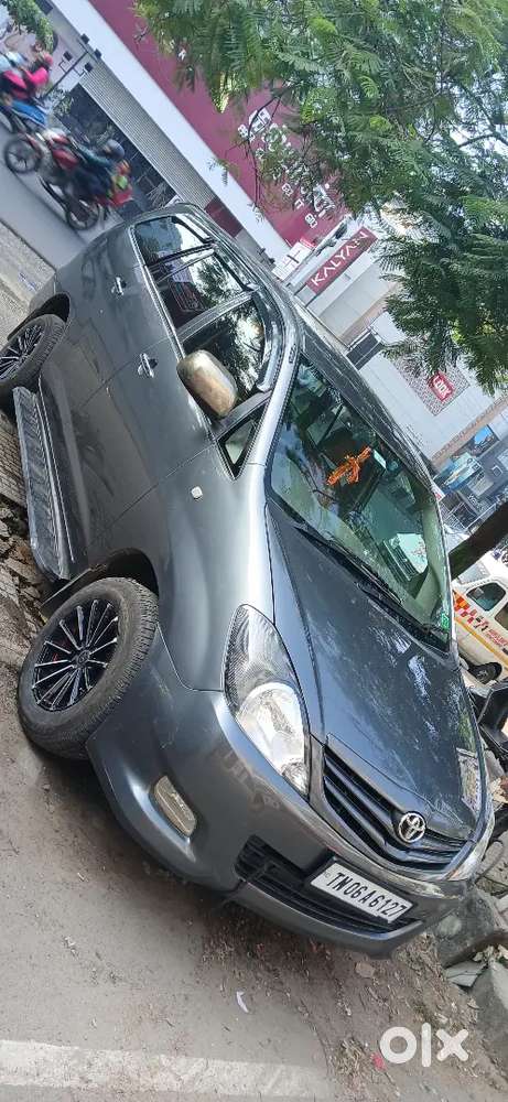 Toyota Innova 2010 Diesel 180000 Km Driven