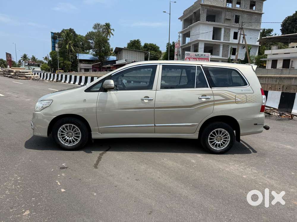 Toyota Innova 2.5 G (diesel) 7 Seater Bs Iv, 2015, Diesel
