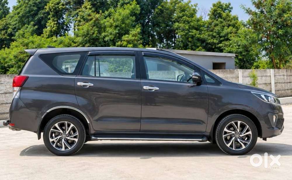 Toyota Innova Crysta 2.4 G Mt 8s, 2022, Diesel