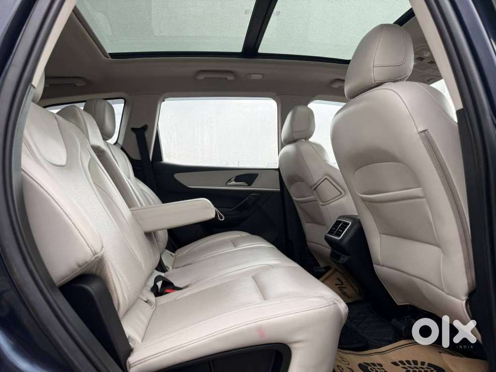 Mahindra Xuv700 2.2 Ax 7 Diesel At Luxury Pack Str Awd, 2022, Diesel