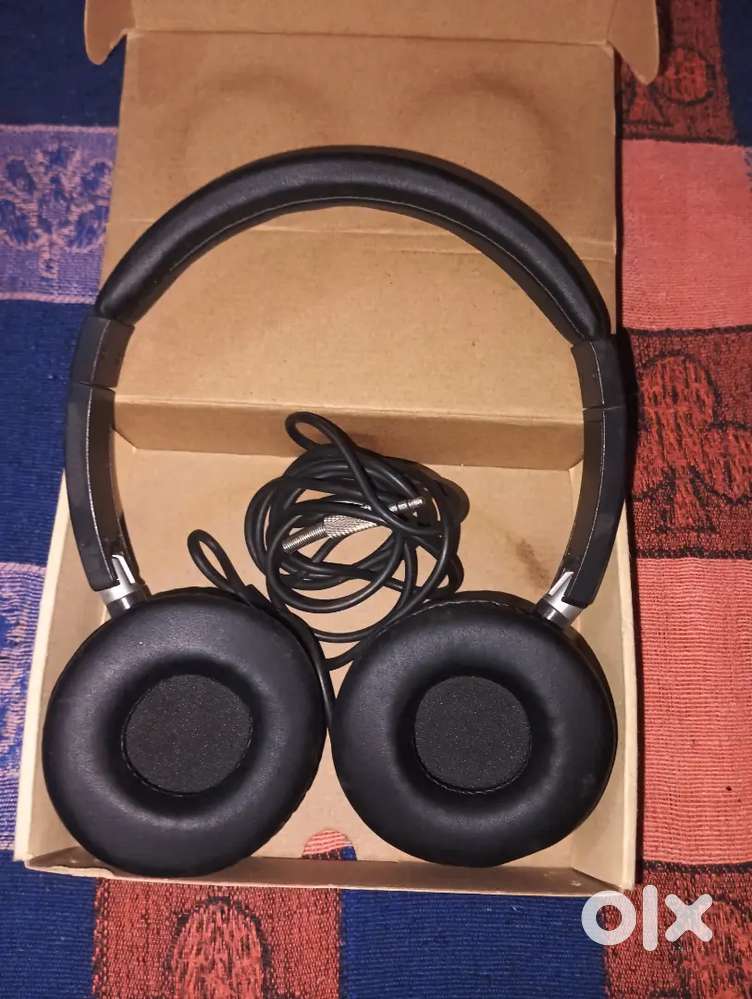 boAt BassHeads 900 Wired Headphones with Mic