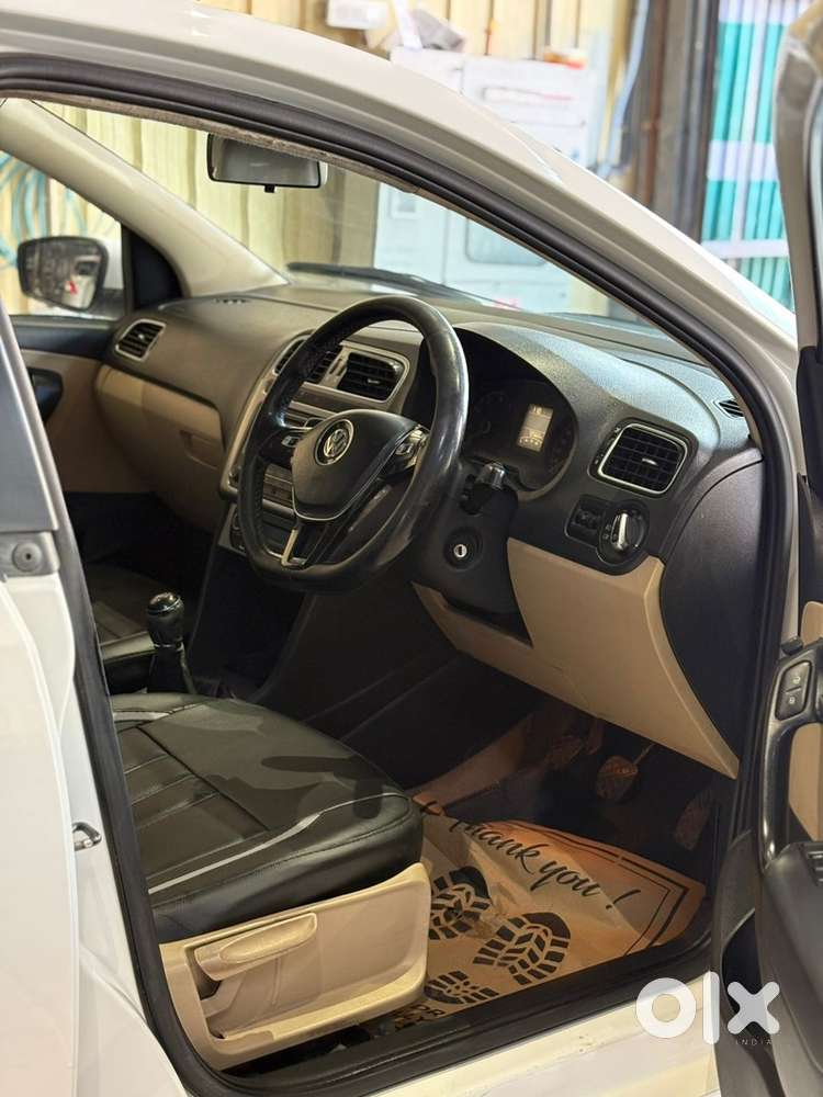 Volkswagen Polo 2015 Car
