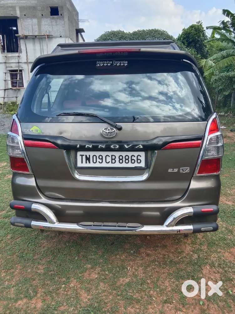 Toyota Innova 2.5 V 7 2015
