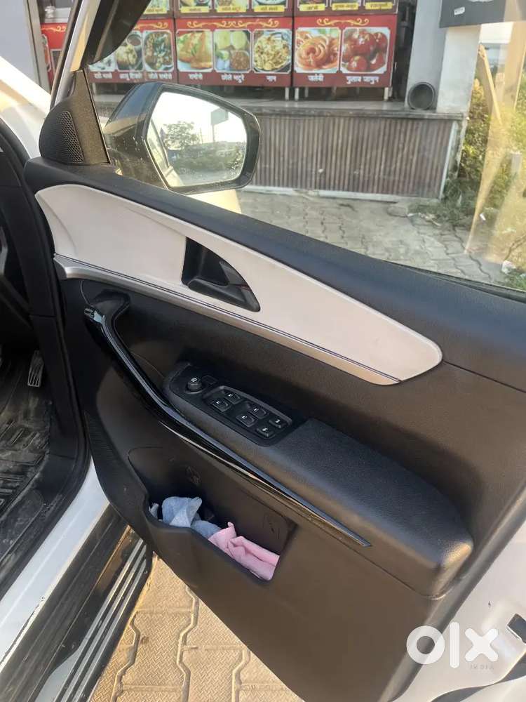 Mahindra Xuv700 2022 Diesel 85000 Km Driven