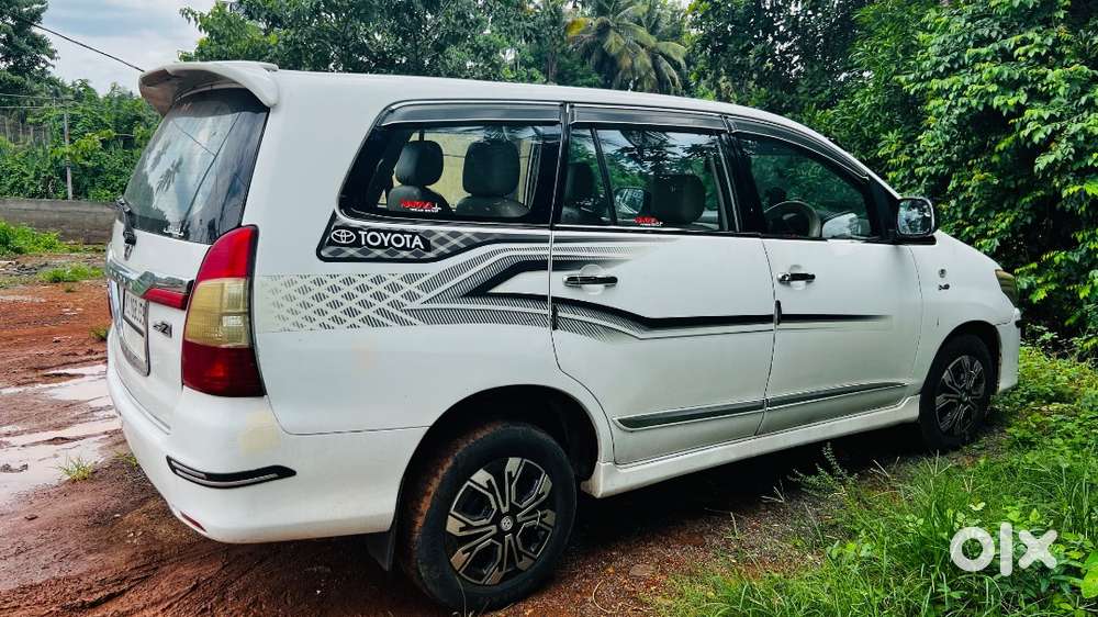 Toyota Innova 2013 Model.low Kilometers
