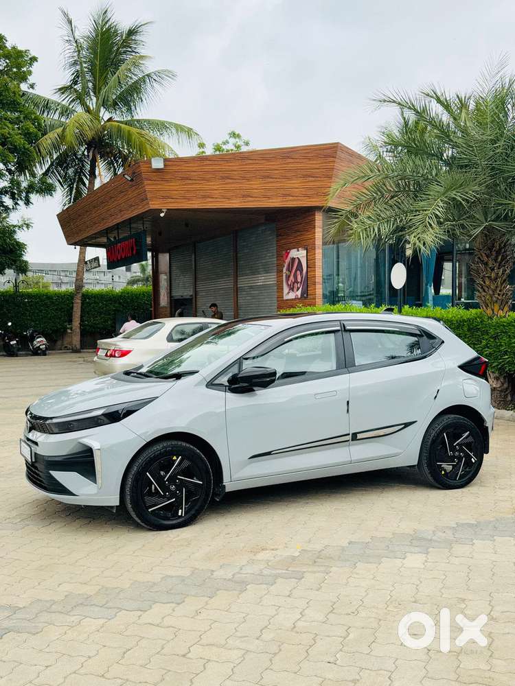 Tata Altroz Accomplished S Mt Diesel, 2025, Petrol