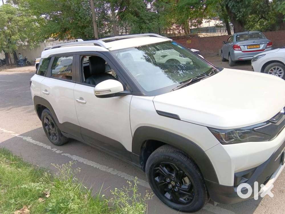 Maruti Suzuki Brezza 1.5 Zxi Smart Hybrid, 2023, Petrol