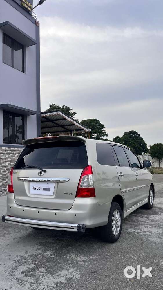 Toyota Innova 2.5 V Diesel 8-seater, 2011, Diesel