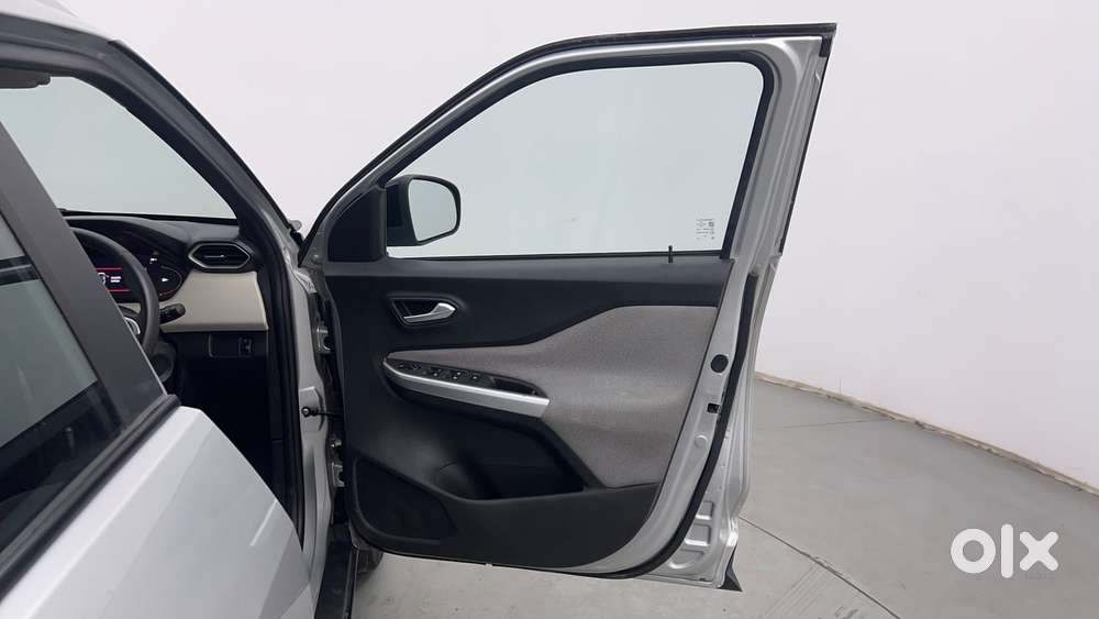 Nissan Magnite 1.0 Xv, 2023, Petrol