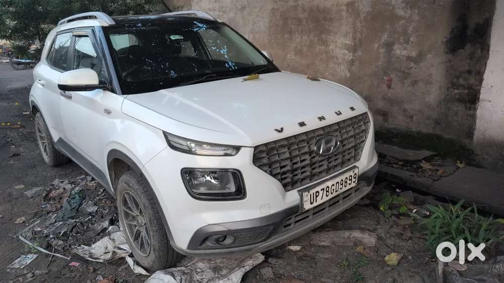 Hyundai Venue Petrol 2020 ( New Tyre,new Battery, Insurance Done Recen