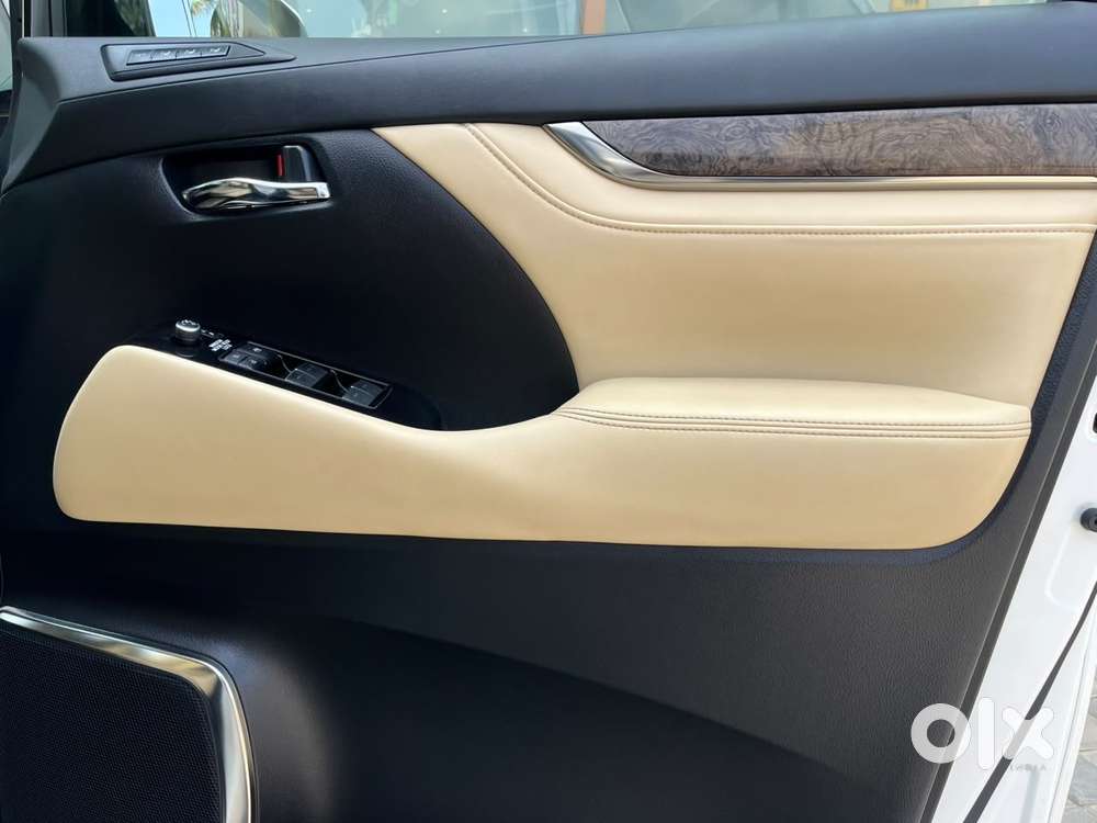 Toyota Vellfire 2.5 Executive Lounge, 2022, Petrol