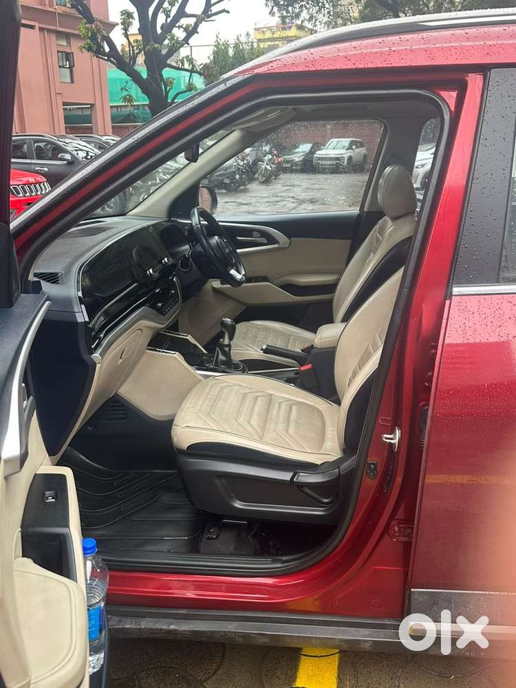 Kia Carens Luxury Plus With Sunroof Top Model Car