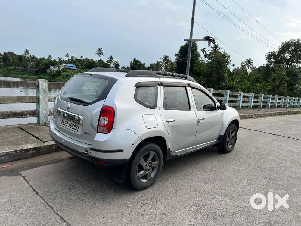 Renault Duster 2015 Showroom Service
