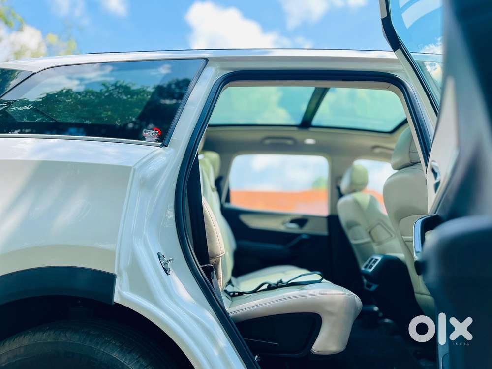 Mahindra Xuv700 2.0 Ax 7 Petrol Mt Str, 2022, Petrol