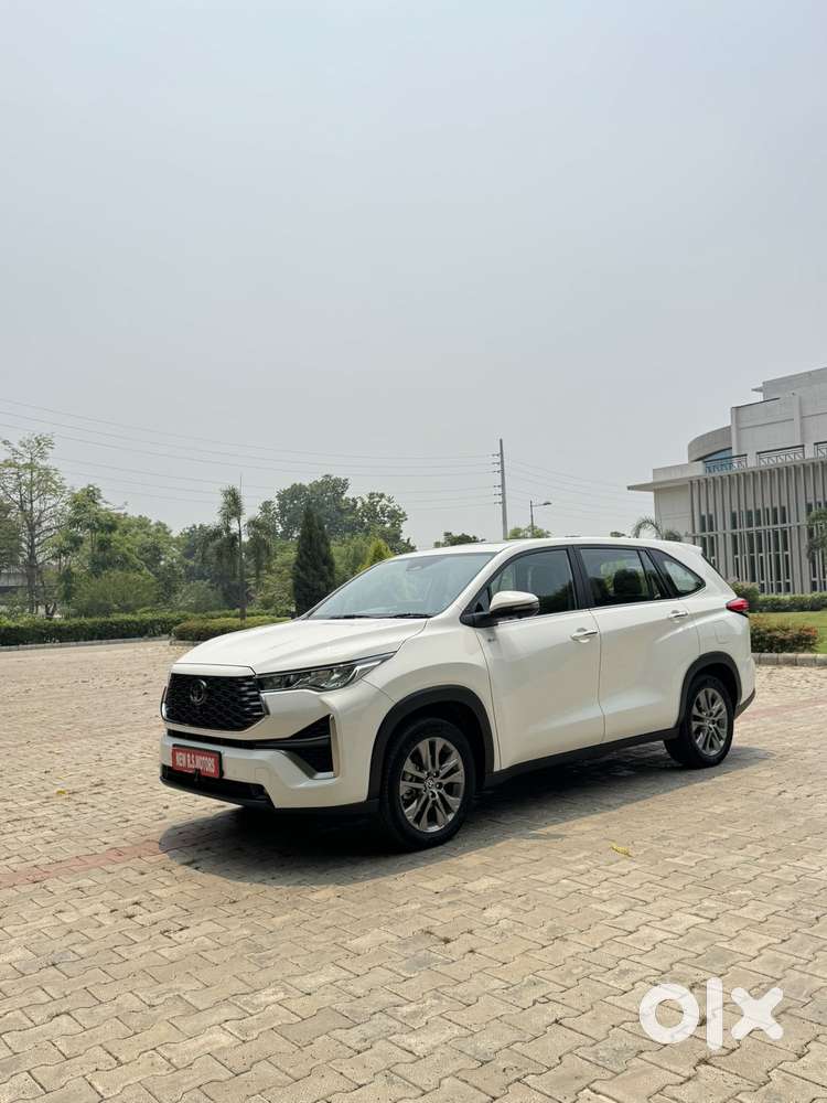 Toyota Innova Hycross 2.0 Zx (o) Hybrid 7 Str, 2025, Petrol