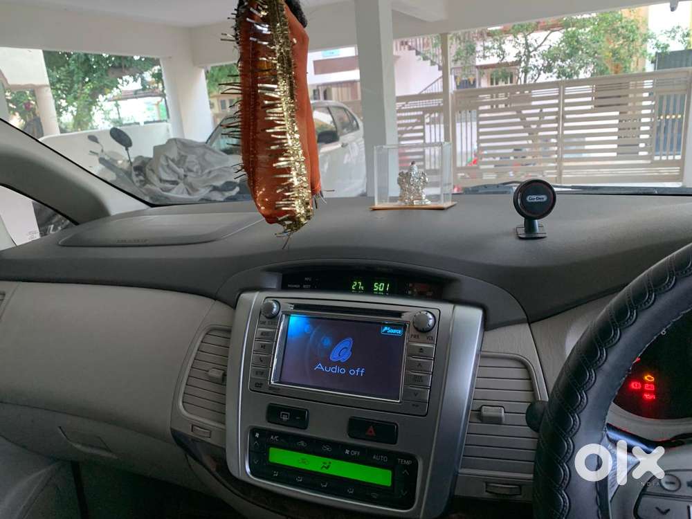 Toyota Innova 2.5 V 8 Str, 2012, Diesel