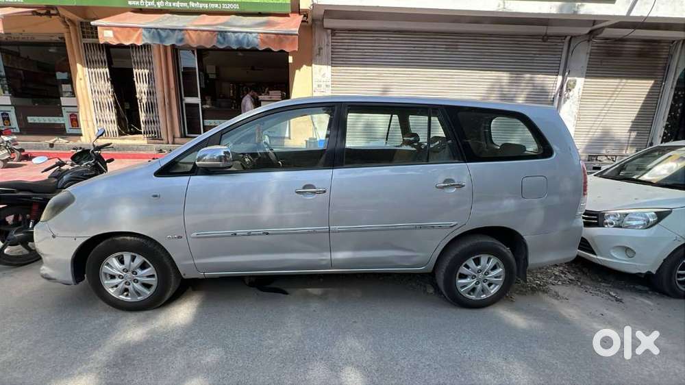 Toyota Innova Diesel Top Model 7 Seater 2011 Model, Single Hand Driven