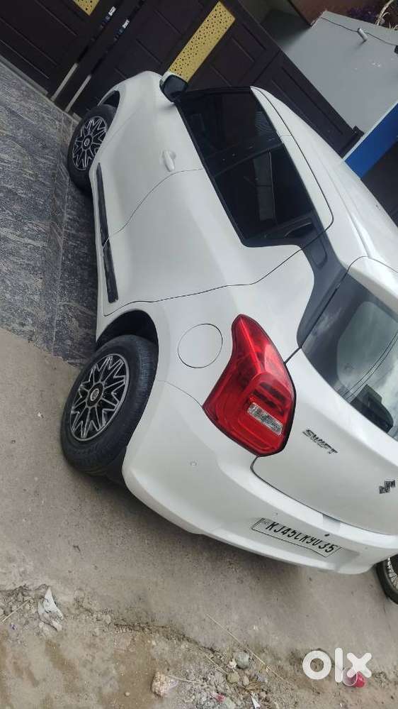 Maruti Suzuki Swift Vxi + Manual, 2022, Petrol