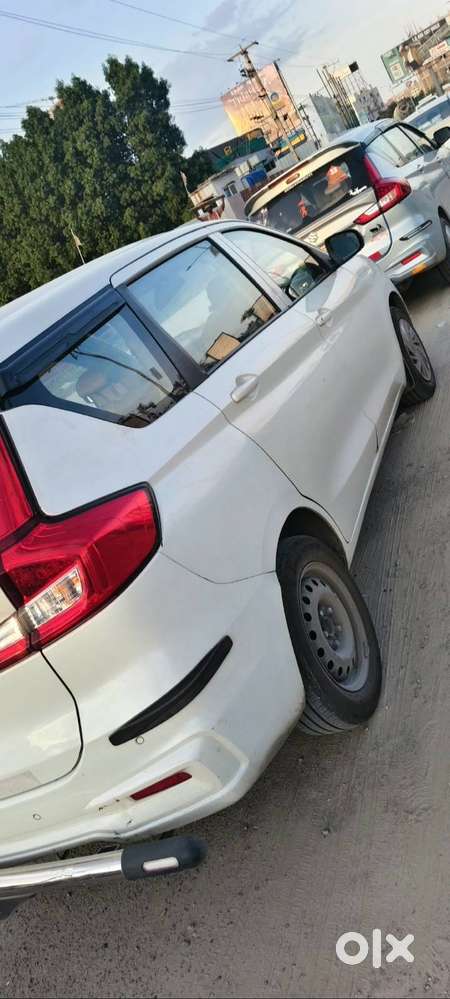White Maruti Suzuki Ertiga Tour M