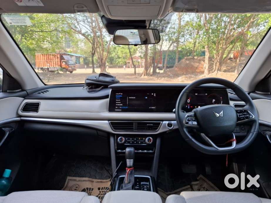 Mahindra Xuv700 Ax7 Luxury Pack Awd, 2025, Diesel