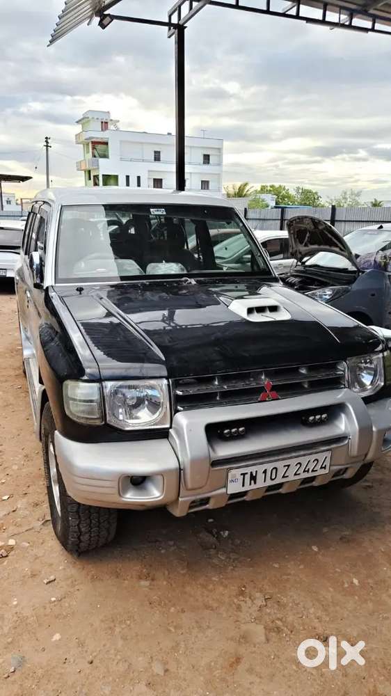 Mitsubishi Pajero 2010 Dual Tone