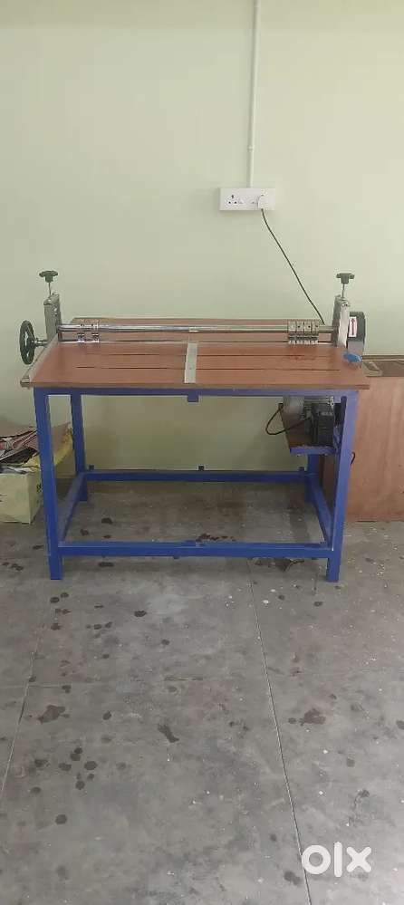 Paper bag manufactureing machine