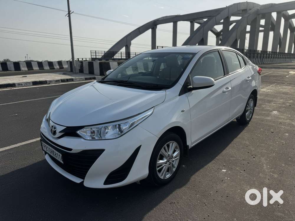 Toyota Yaris J Cvt, 2020, Petrol