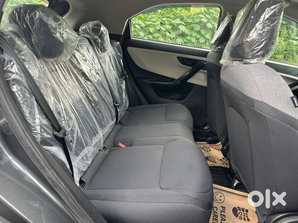 Tata Nexon Pure (s) 1.2 Petrol 6amt, 2024, Petrol