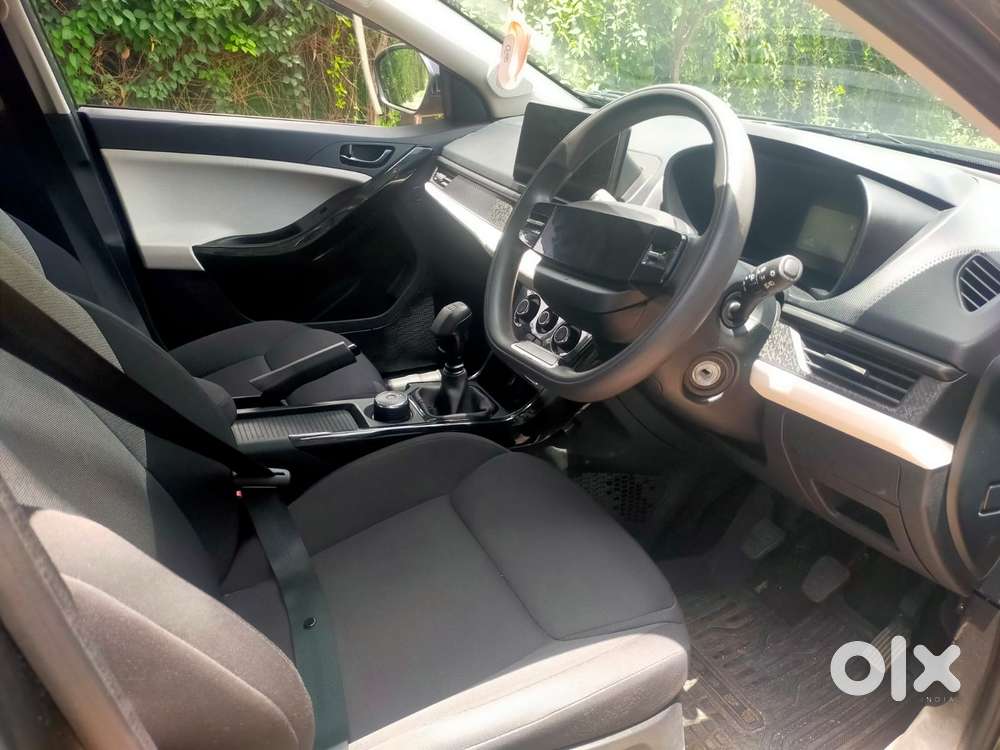 Tata Nexon Pure 1.2 Revotron Petrol 6 Mt, 2025, Petrol