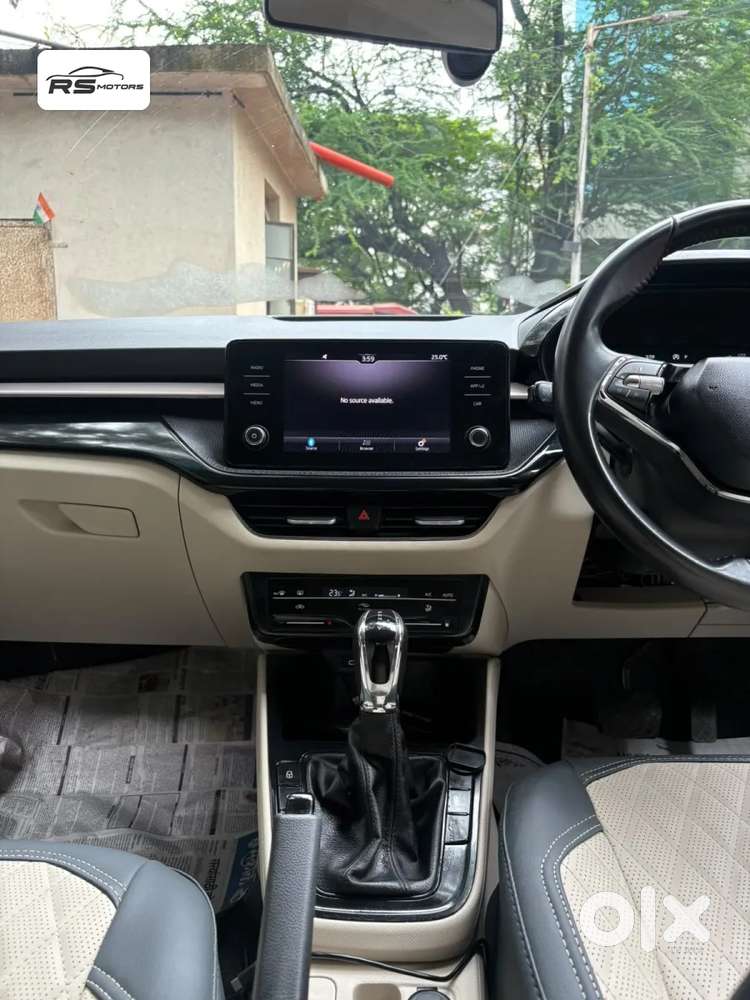 Skoda Slavia Ambition 1.0l Tsi At, 2022, Petrol