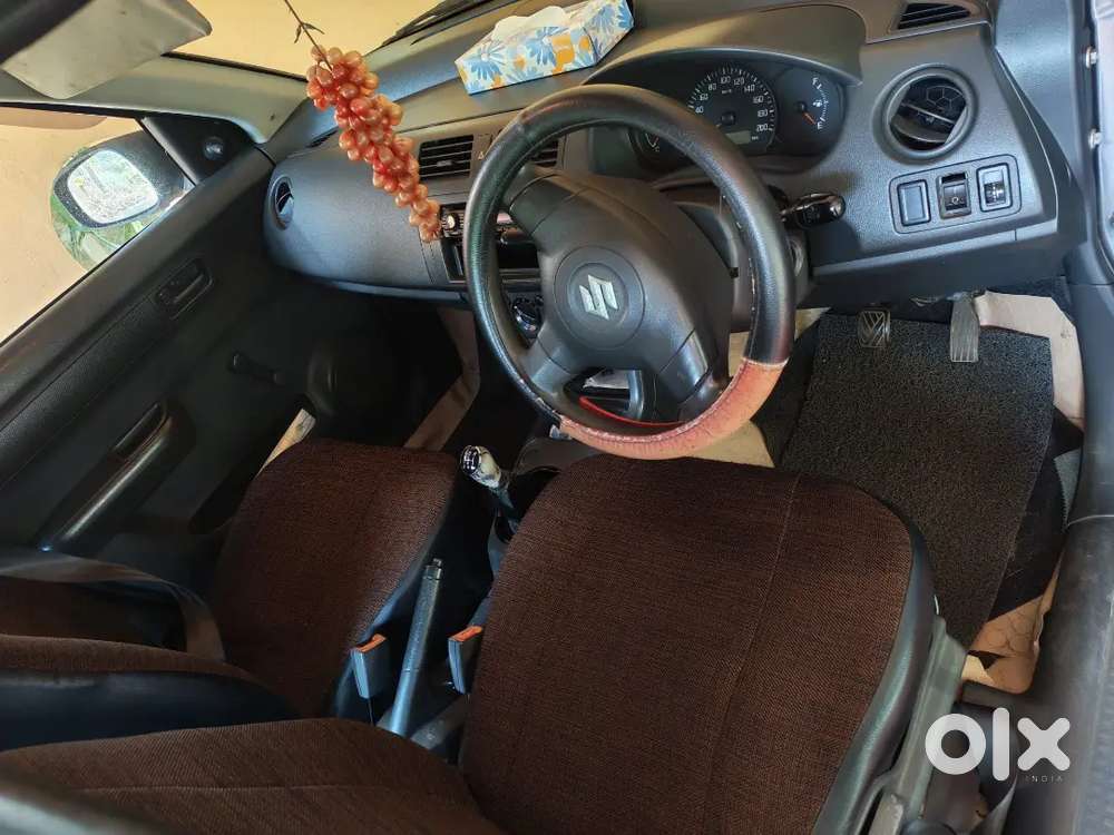 Maruti Suzuki Swift Lxi 2011