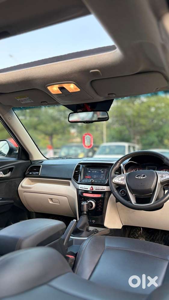 Mahindra Tuv 300 T8, 2022, Petrol